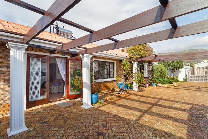 4 Bedroom Property for Sale in Fish Hoek Western Cape